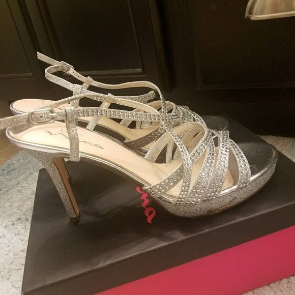 Touch of Nina (Nina Ricci) silver bling heels - Picture 3 of 3